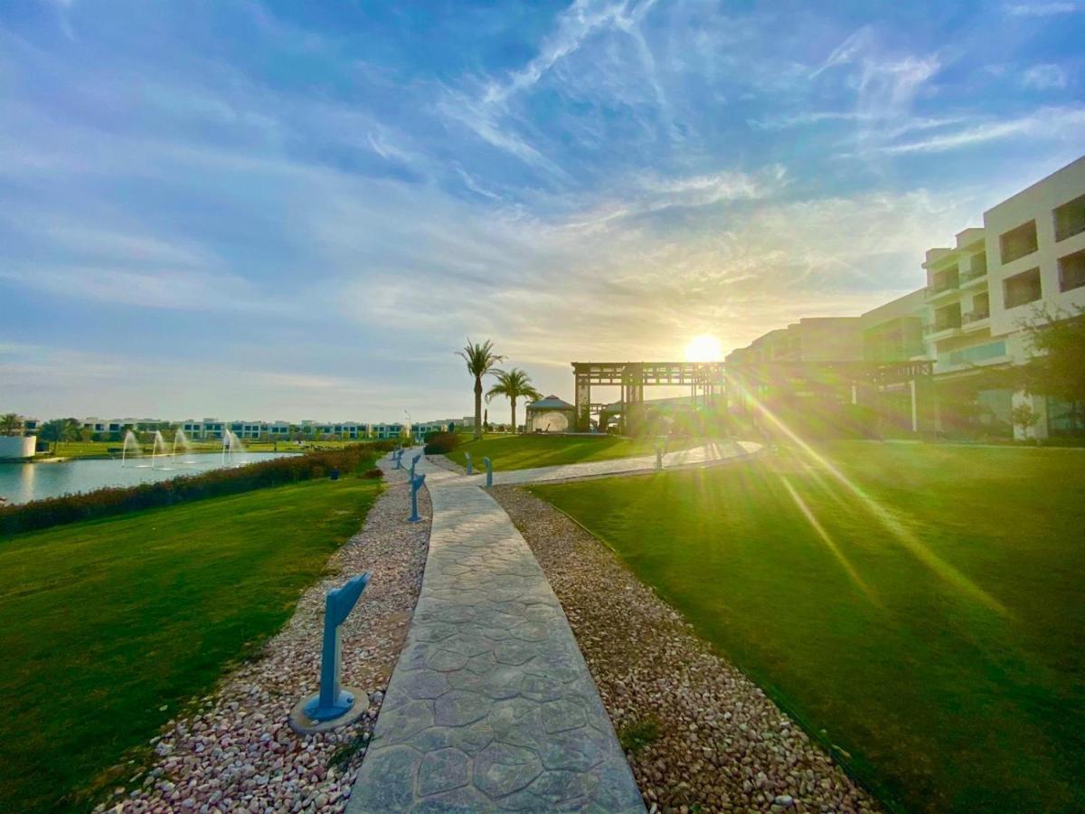 דוחה Retaj Salwa Resort & Spa מראה חיצוני תמונה Sunrise at the Al-Shaqra residential complex