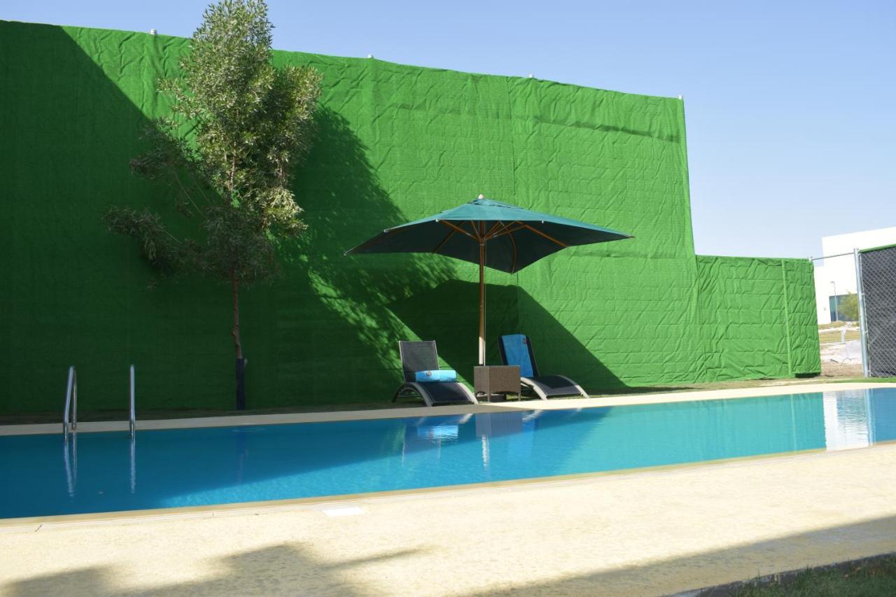 דוחה Retaj Salwa Resort & Spa מראה חיצוני תמונה A swimming pool in Spain