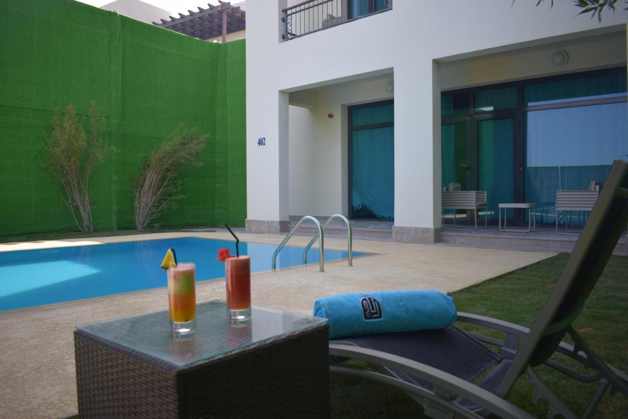 דוחה Retaj Salwa Resort & Spa מראה חיצוני תמונה The swimming pool at the hotel