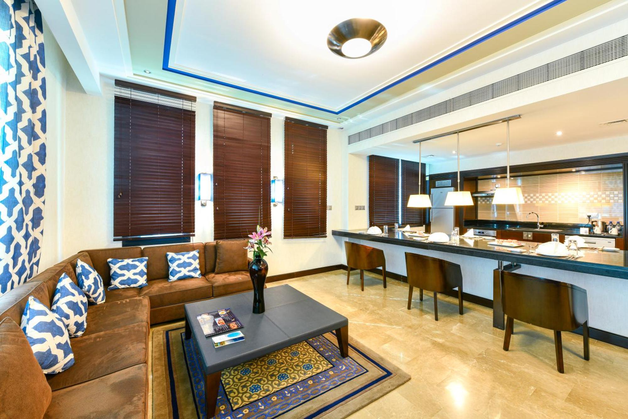 דוחה Retaj Salwa Resort & Spa מראה חיצוני תמונה A suite at the hotel