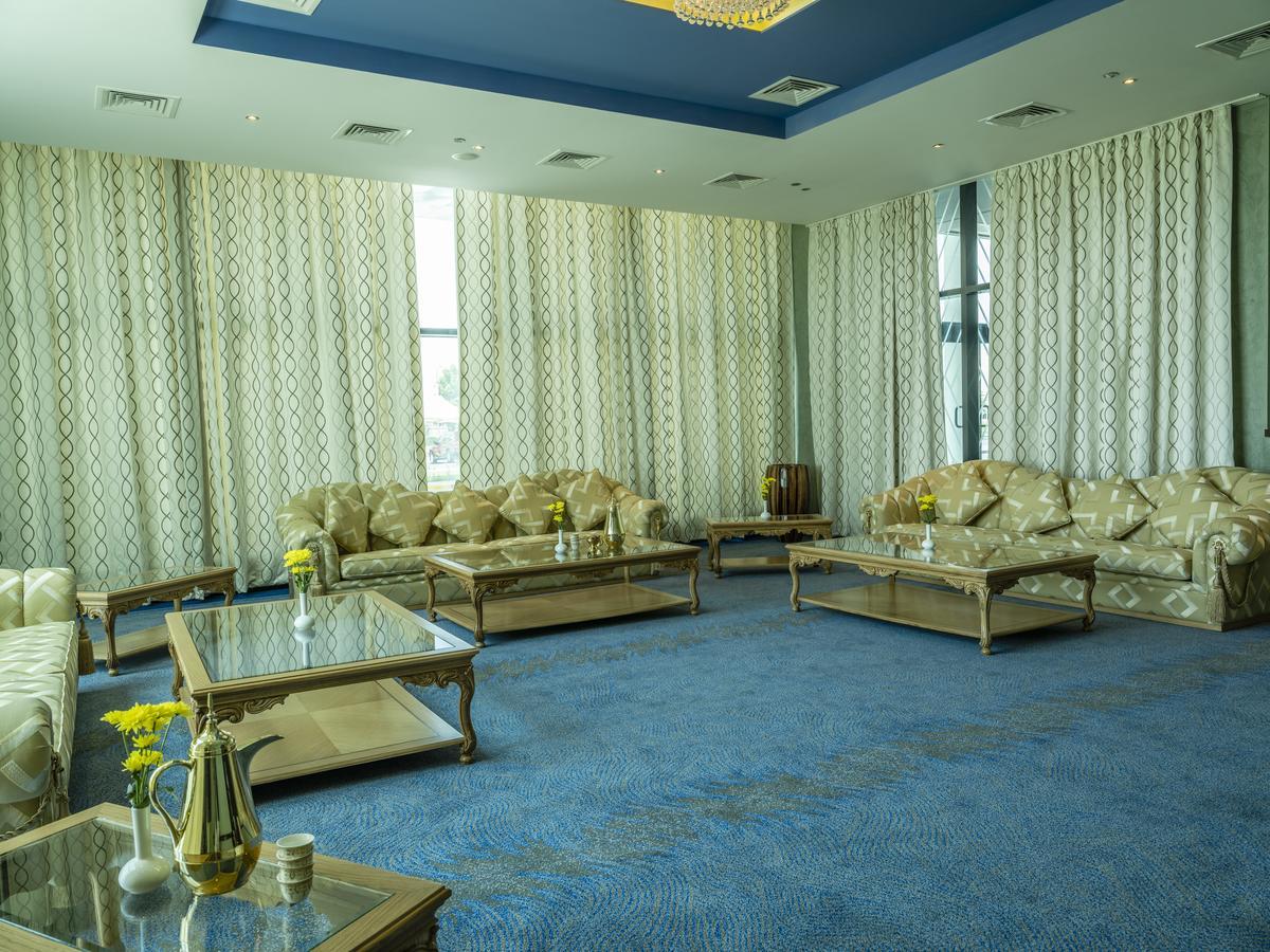 דוחה Retaj Salwa Resort & Spa מראה חיצוני תמונה The lounge at the airport