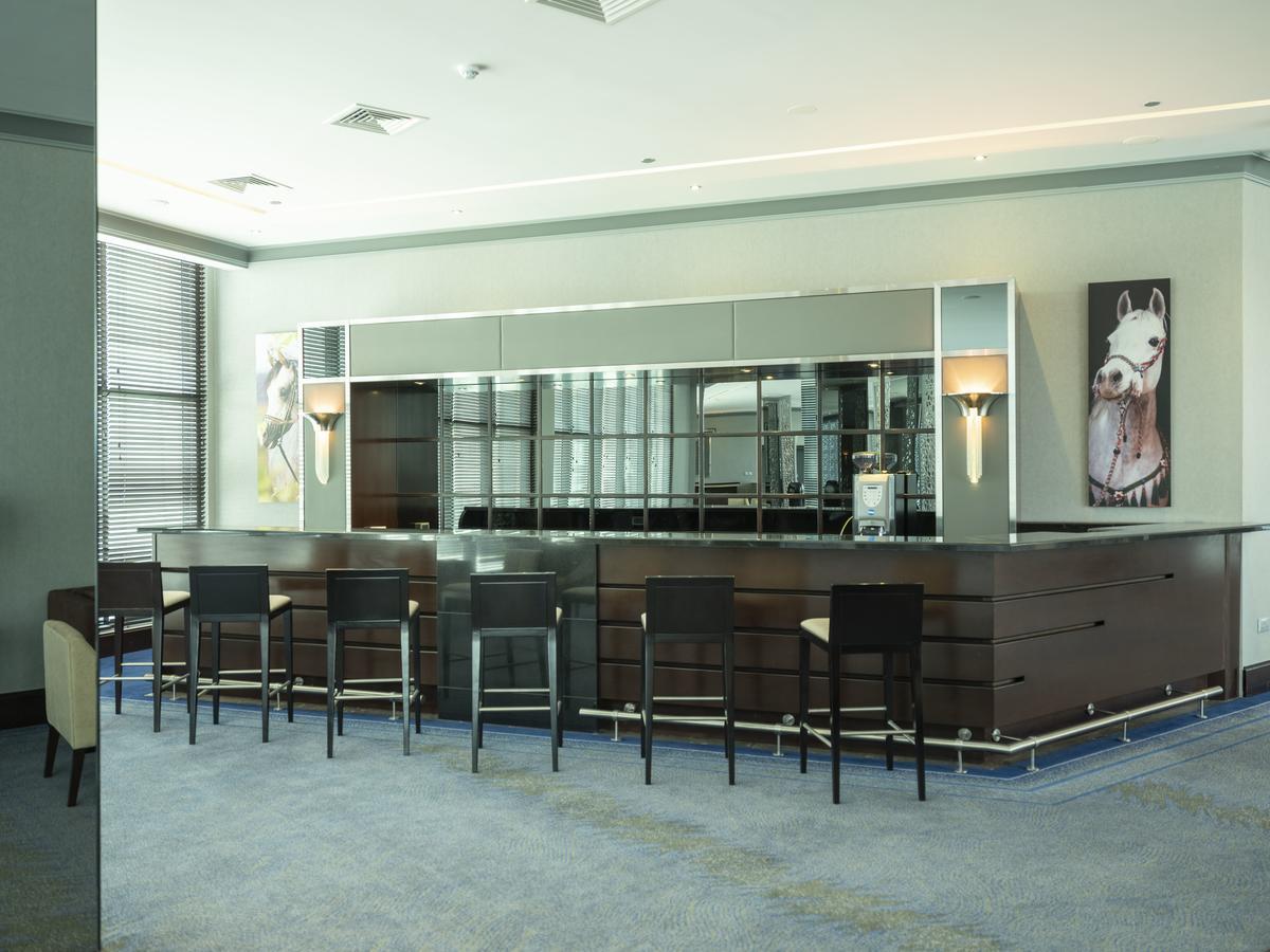 דוחה Retaj Salwa Resort & Spa מראה חיצוני תמונה The bar at the 360° Club