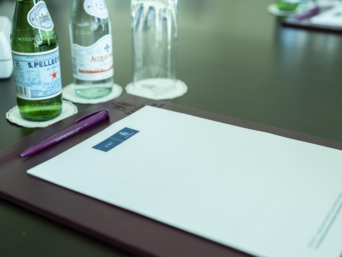 דוחה Retaj Salwa Resort & Spa מראה חיצוני תמונה A meeting folder