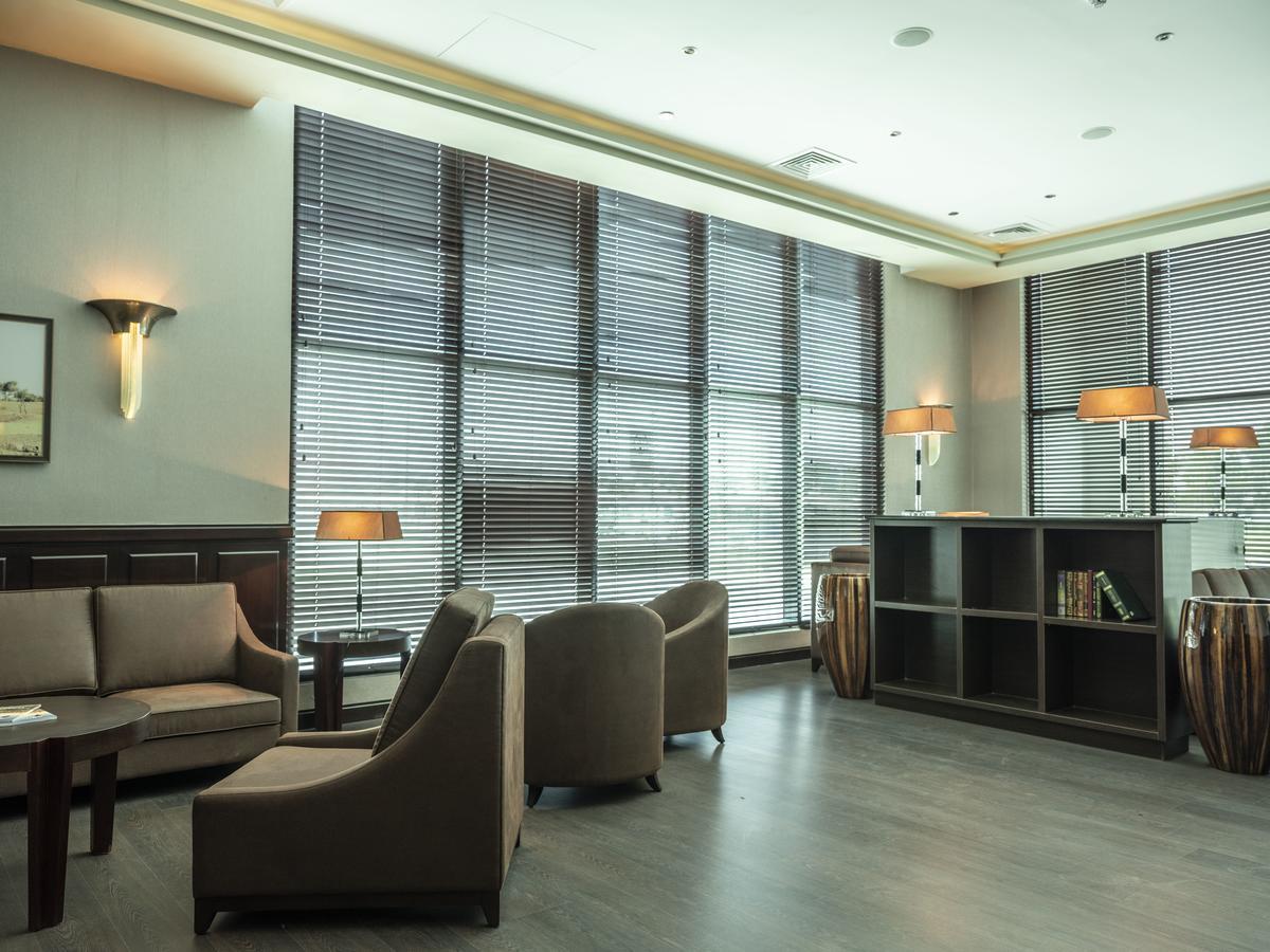 דוחה Retaj Salwa Resort & Spa מראה חיצוני תמונה The lounge at the airport
