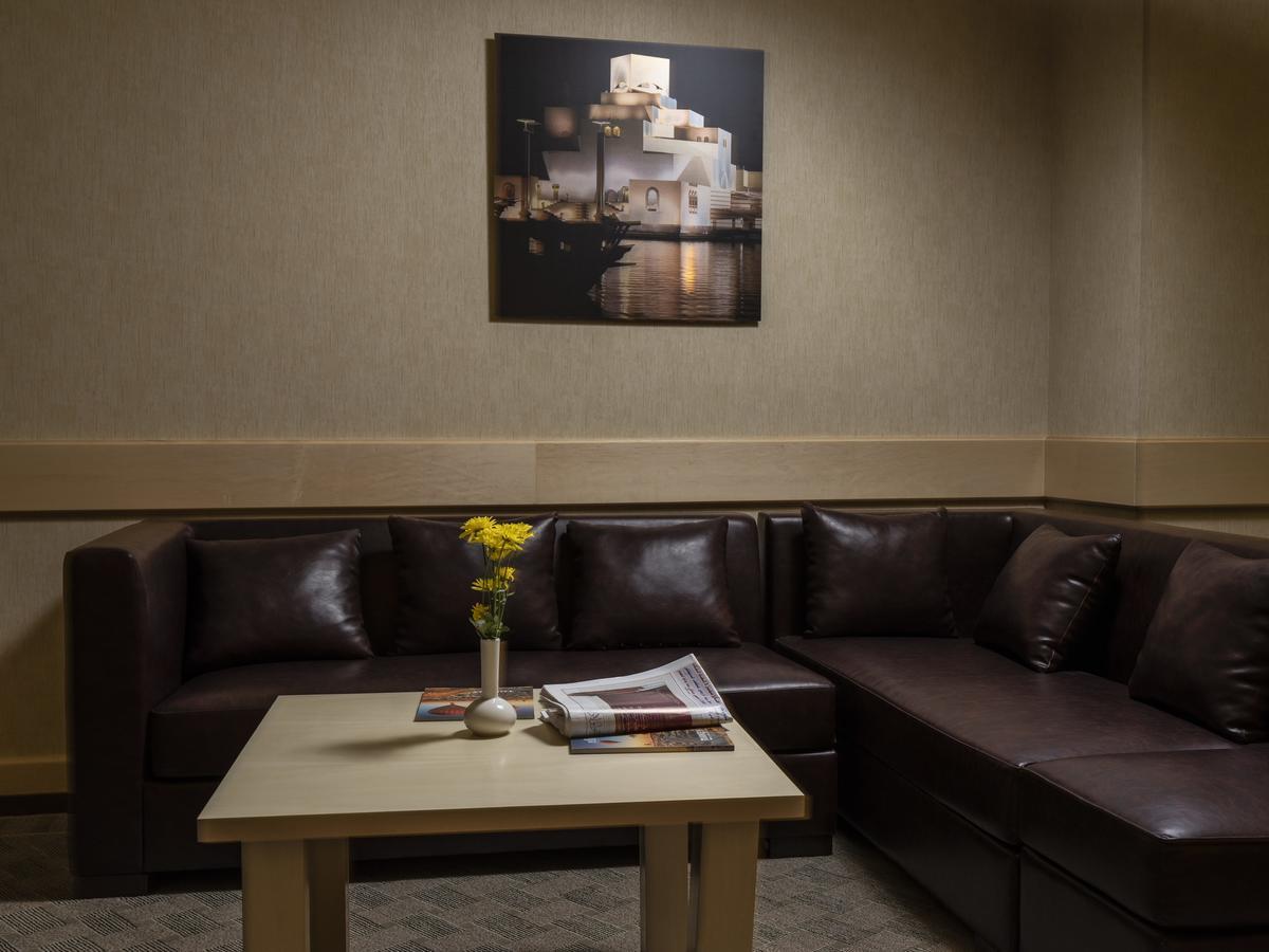 דוחה Retaj Salwa Resort & Spa מראה חיצוני תמונה A lounge at the airport