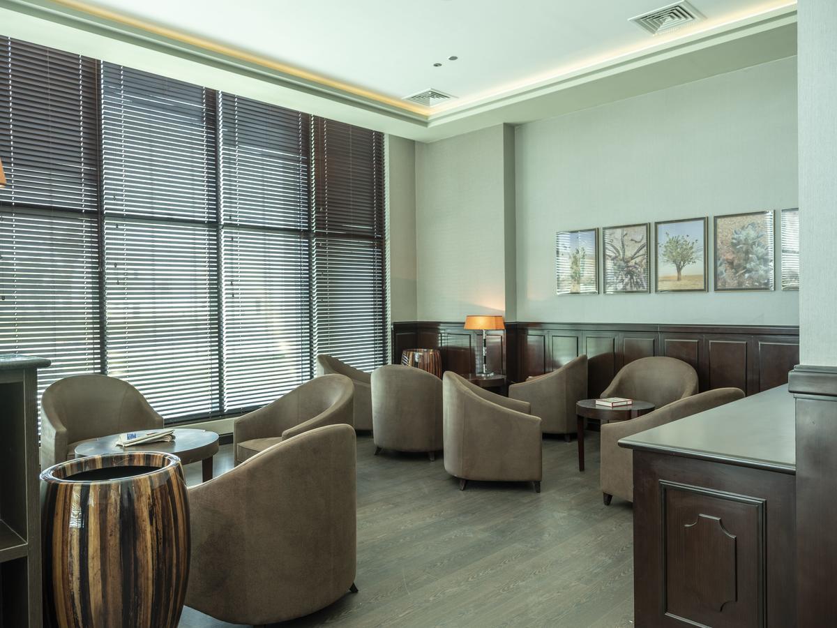 דוחה Retaj Salwa Resort & Spa מראה חיצוני תמונה The lounge at the airport