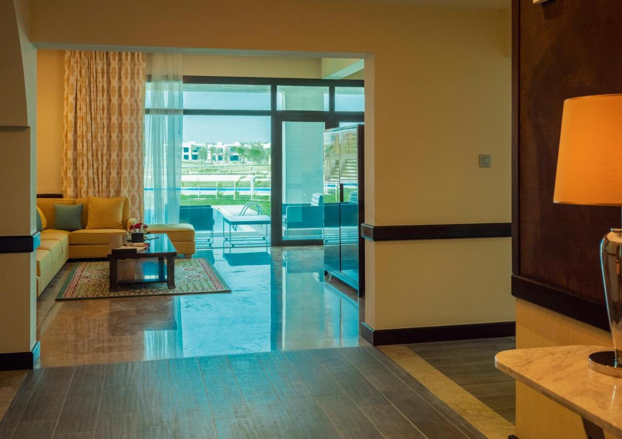 דוחה Retaj Salwa Resort & Spa מראה חיצוני תמונה A suite at the Ritz-Carlton, DIFC