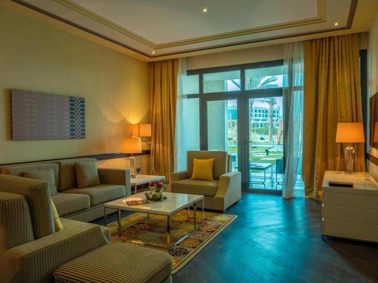 דוחה Retaj Salwa Resort & Spa מראה חיצוני תמונה A living room at the hotel