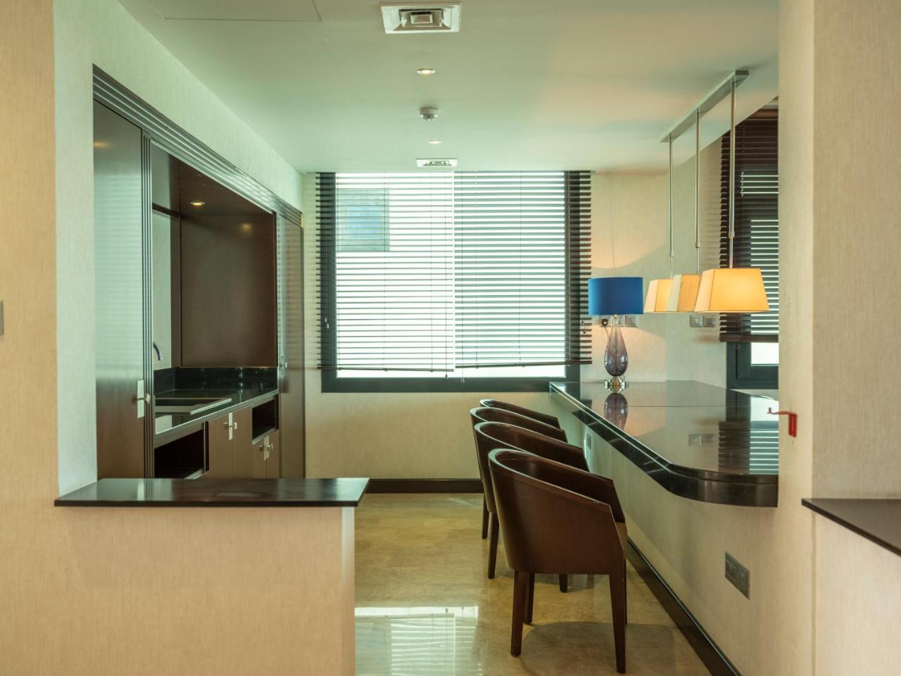 דוחה Retaj Salwa Resort & Spa מראה חיצוני תמונה A kitchen in a serviced apartment