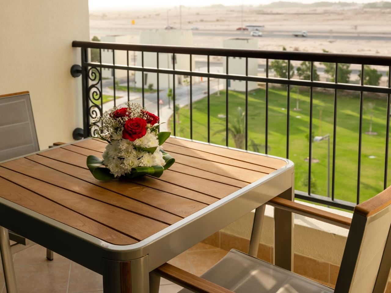 דוחה Retaj Salwa Resort & Spa מראה חיצוני תמונה A balcony