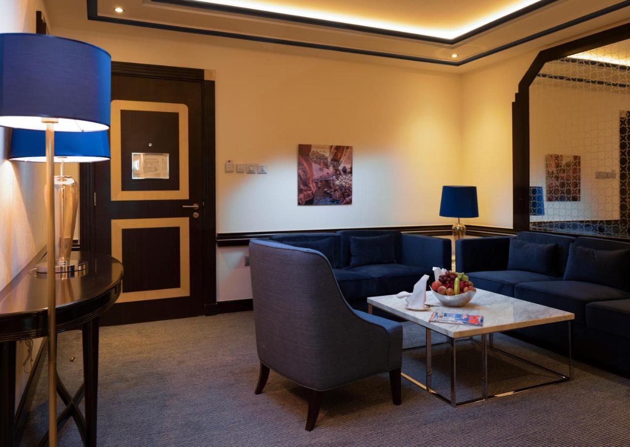 דוחה Retaj Salwa Resort & Spa מראה חיצוני תמונה A suite at the hotel
